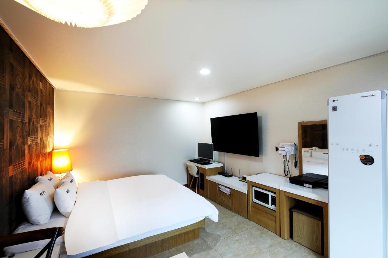 White Tourist Hotel Jeonju Exterior photo