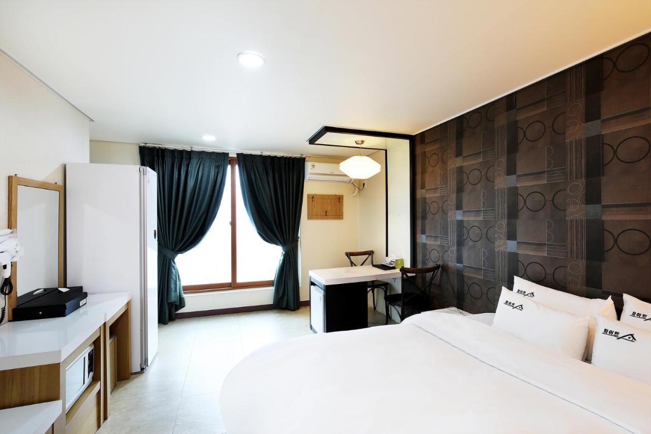 White Tourist Hotel Jeonju Exterior photo