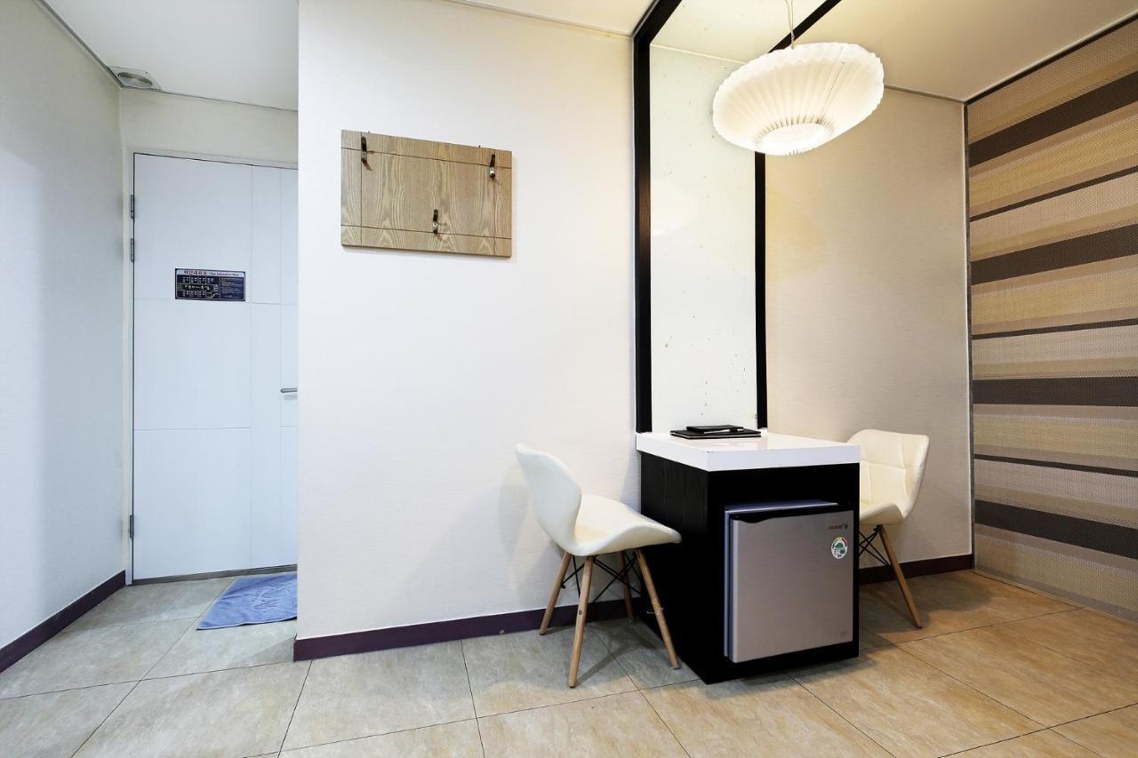 White Tourist Hotel Jeonju Exterior photo