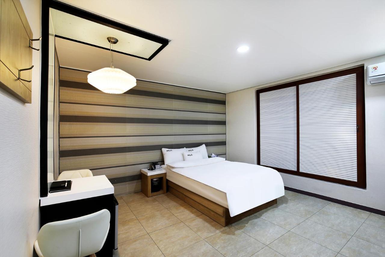 White Tourist Hotel Jeonju Exterior photo
