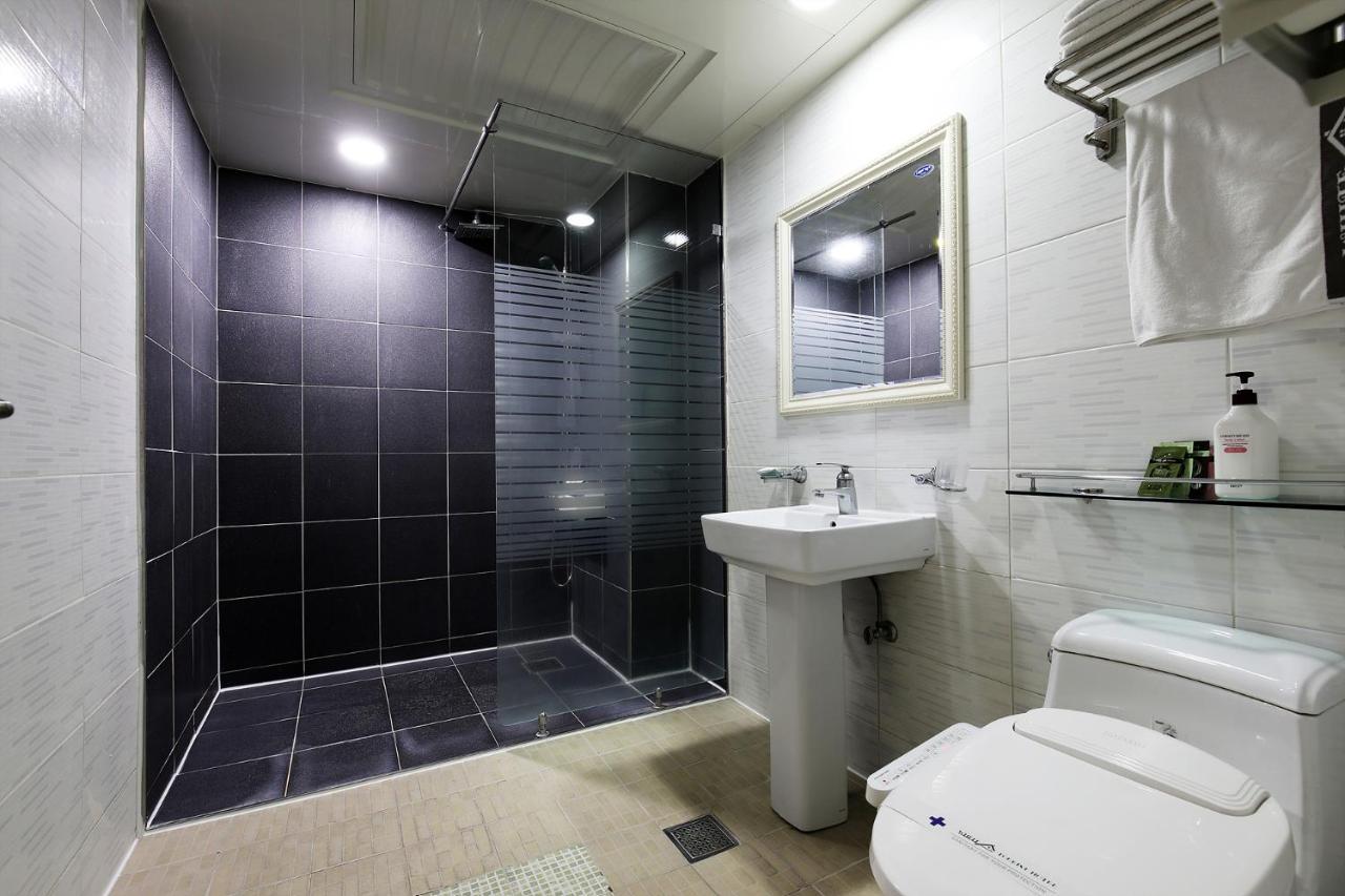 White Tourist Hotel Jeonju Exterior photo