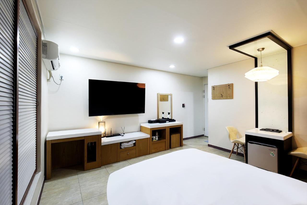 White Tourist Hotel Jeonju Exterior photo