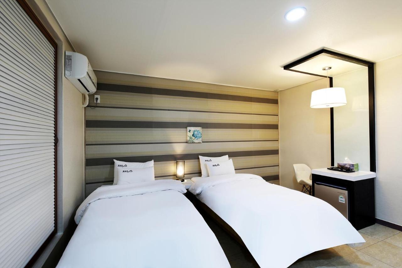 White Tourist Hotel Jeonju Exterior photo