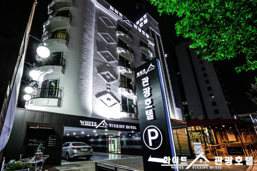 White Tourist Hotel Jeonju Exterior photo