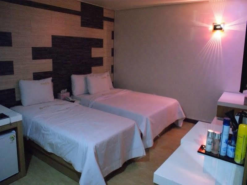 White Tourist Hotel Jeonju Exterior photo